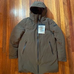 Hetrego, Men’s Medium, Down Coat w/ Water Proof Zippers. Color Olive.